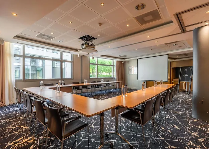 Отель Nest Paris La Defense - Mgallery Collection Пюто